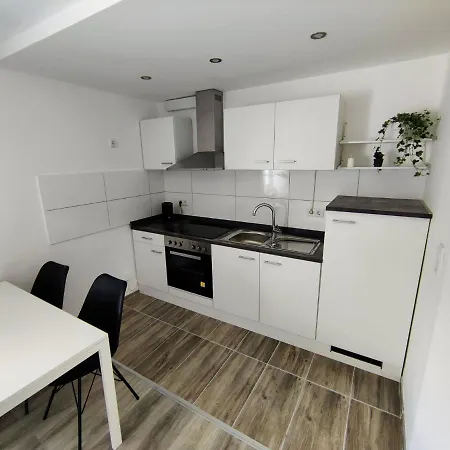아파트 Inviting Apartmemt In Koenigswinter With Terrace *