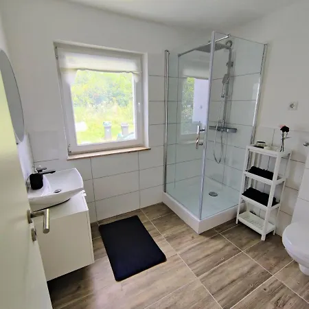 아파트 Inviting Apartmemt In Koenigswinter With Terrace 코니그스빈터